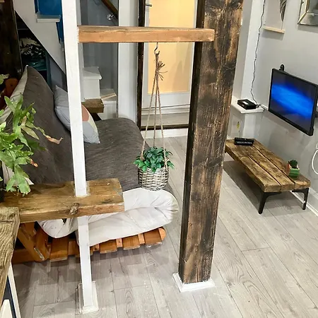 Apartment At 39 *